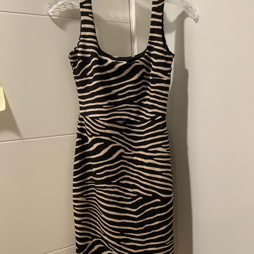 H&M Dress Size XS - Picture 2 of 4